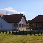 Csaronda Vendeghaz 4*