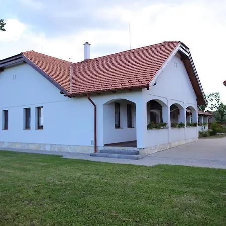 Csaronda Vendeghaz 4*