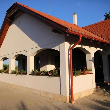 بيت ضيافة Csaronda Vendeghaz 4*