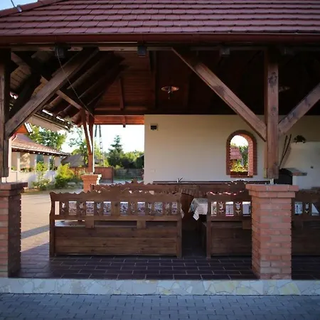 Csaronda Vendeghaz Guest house *