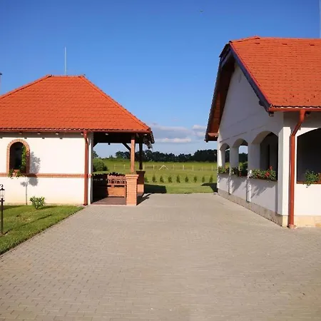 Csaronda Vendeghaz 4*