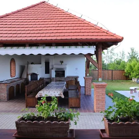 Csaronda Vendeghaz 4*