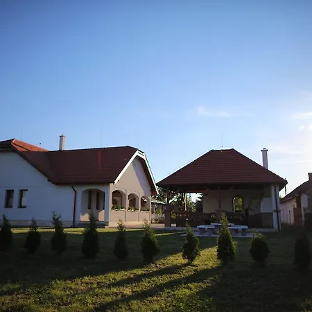 Csaronda Vendeghaz 4* Csaroda