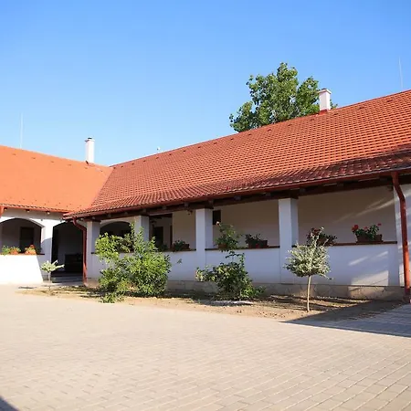 Csaronda Vendeghaz * Csaroda