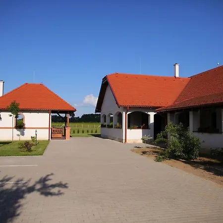 Pensjonat Csaronda Vendeghaz Csaroda