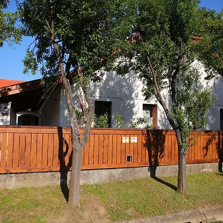 Csaronda Vendeghaz Guest house *